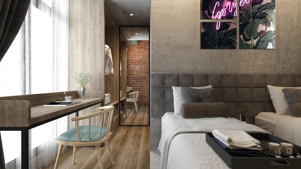 Brown Hotel 24/43