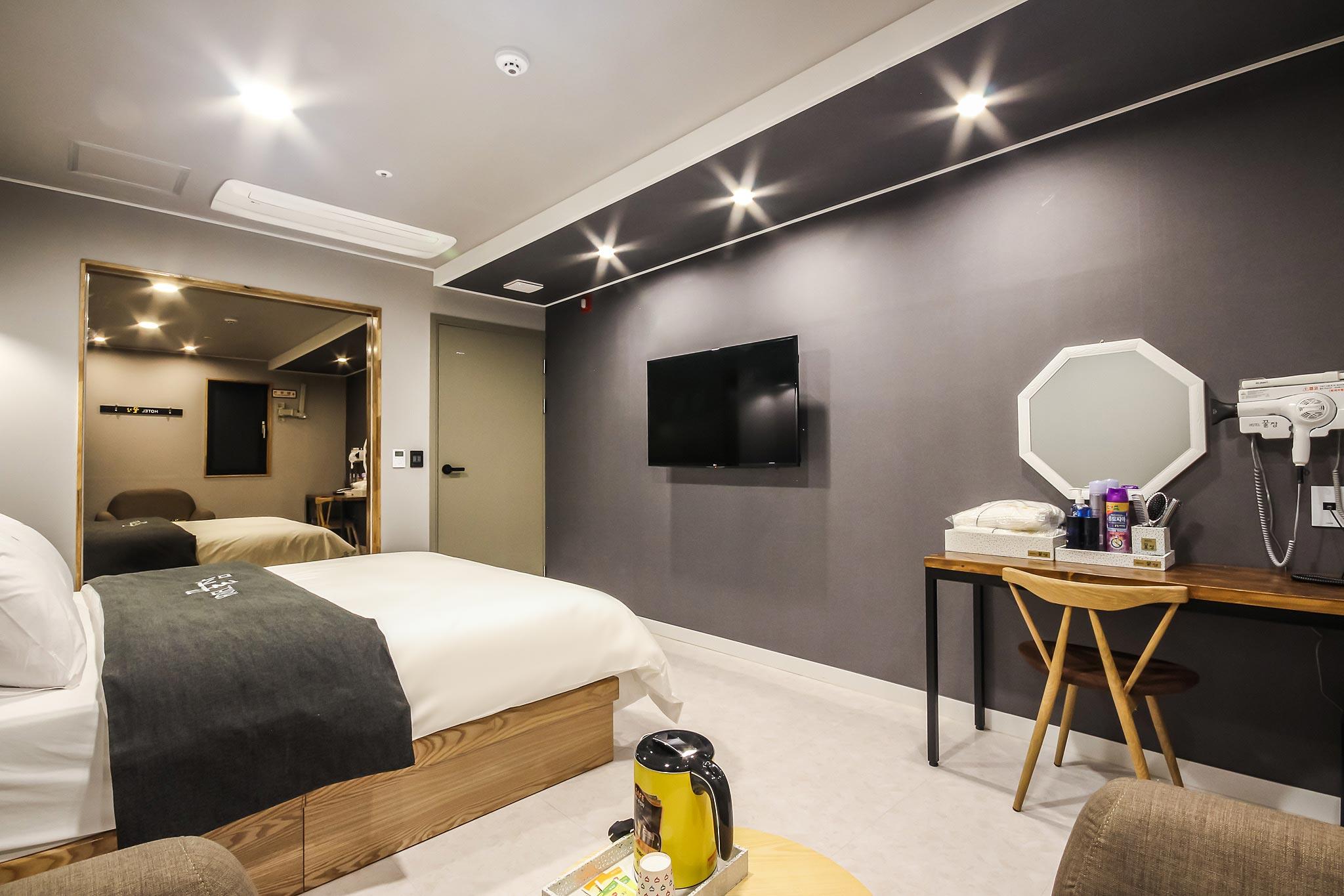 Deluxe, Double Bed