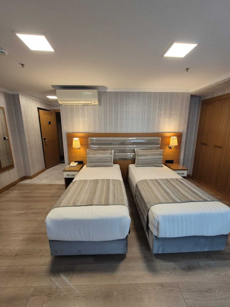 SUPERIOR, TWIN BEDS
