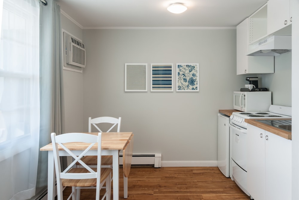 Kittery Inn and Suites 32/38