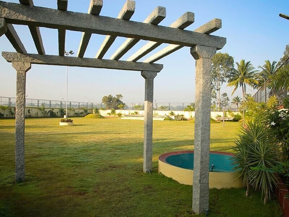 Hotel Hampi International 33/36