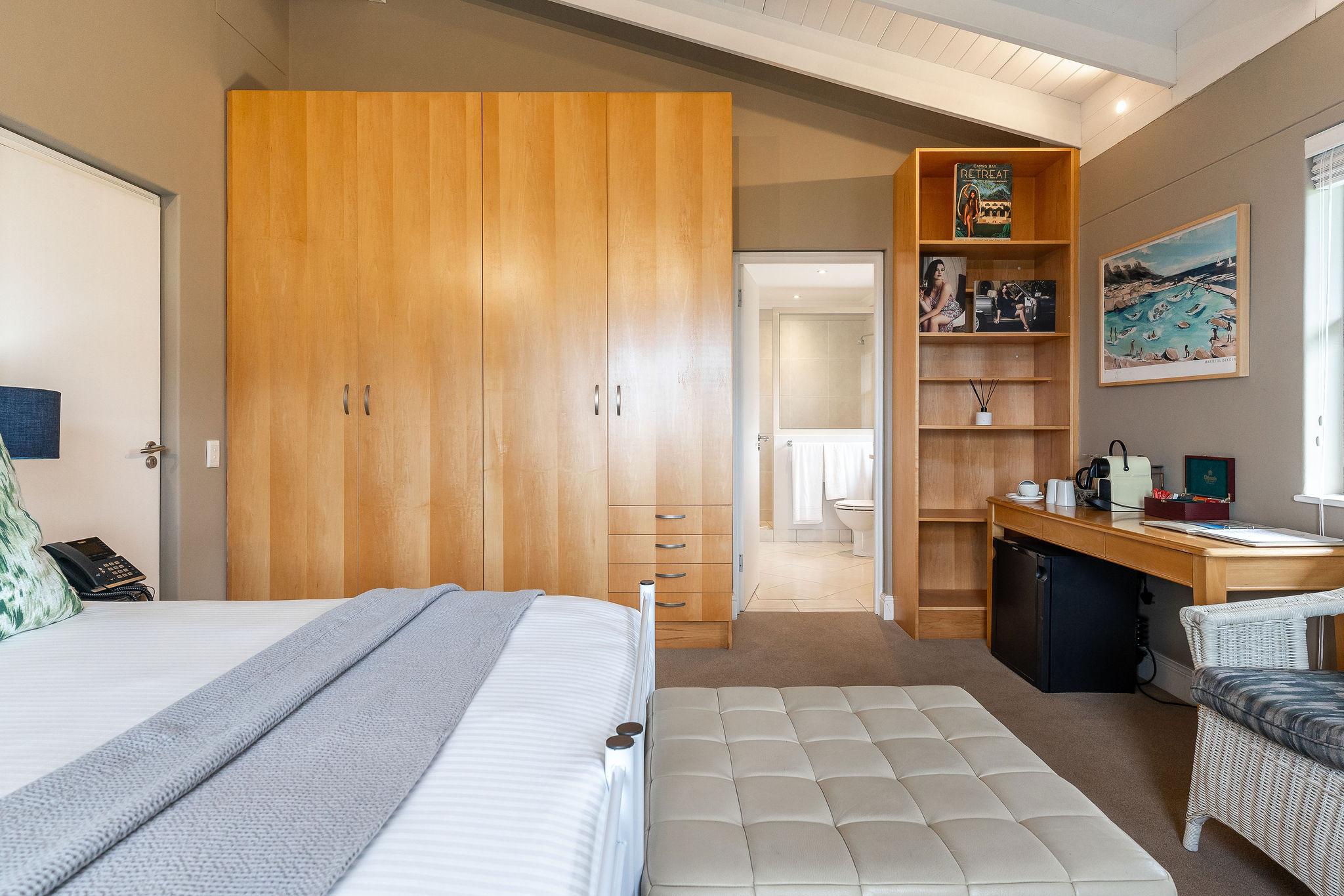 Room, Mountain and Sea View