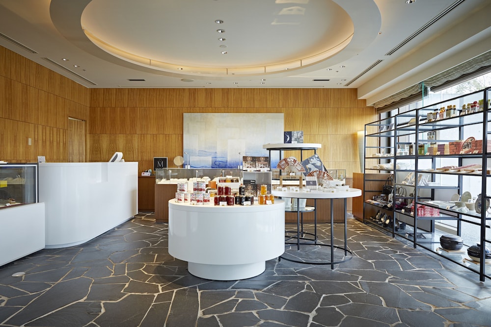 Shima Kanko Hotel the Bay Suites 74/83