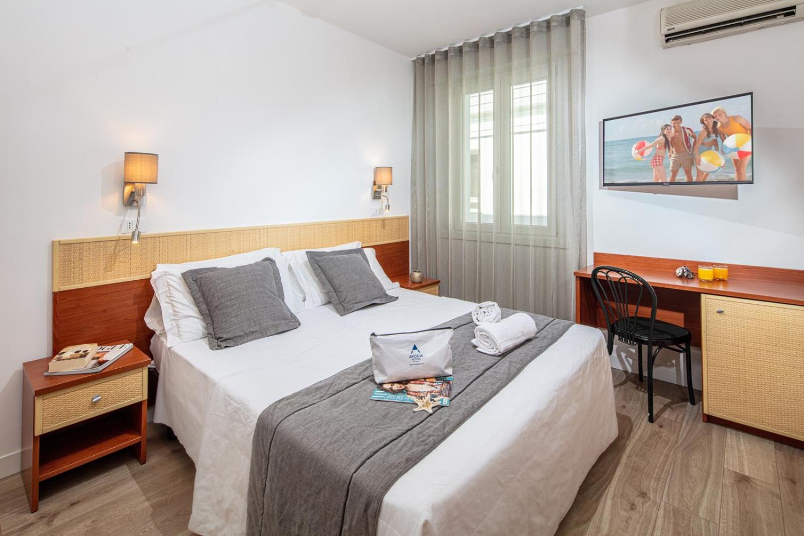 Basic, Twin Beds