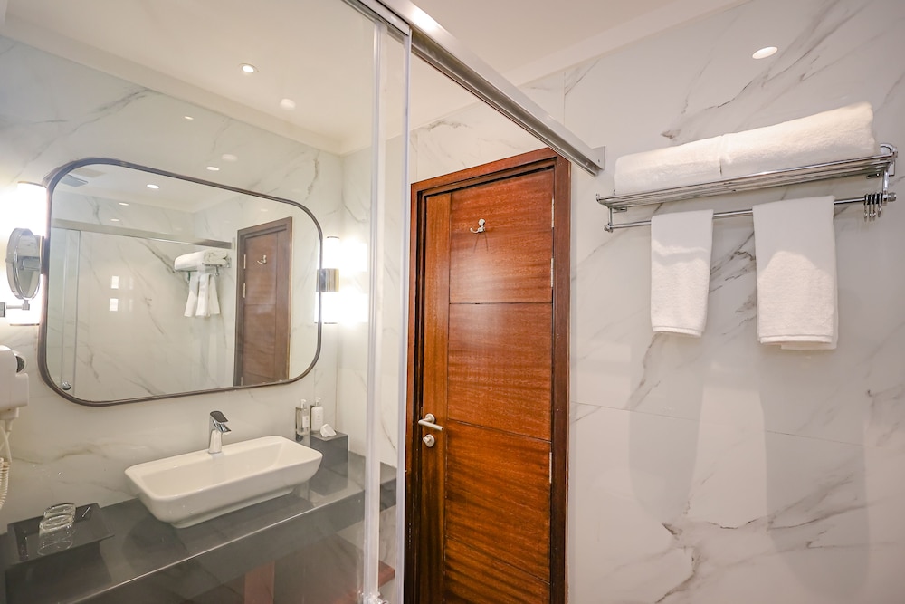 Deluxe, Twin Beds, HOTEL SOFTEL PLAZA 2/2