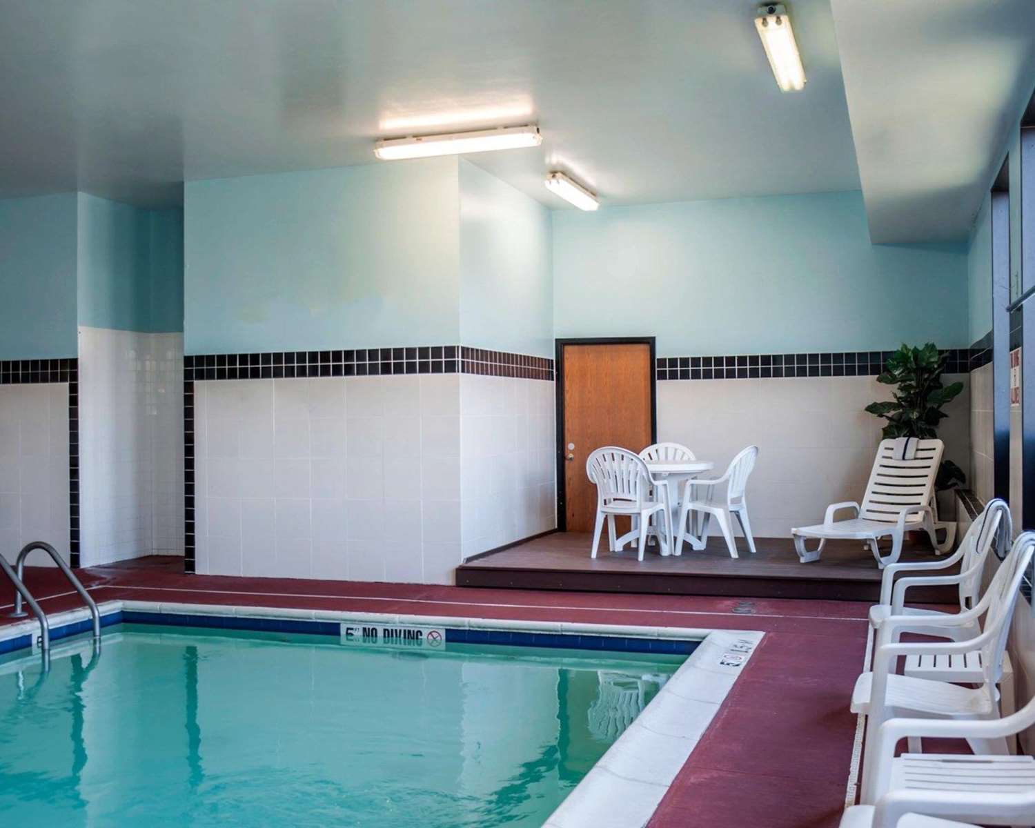 Quality Inn and Suites near St. Louis and I-255 13/33
