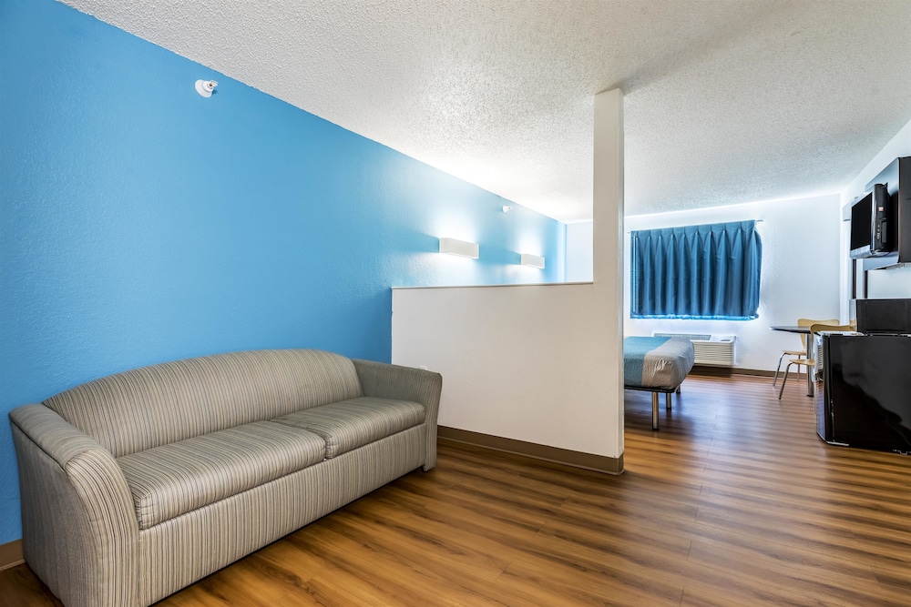 Motel6 Indianapolis, IN - Southport 35/45