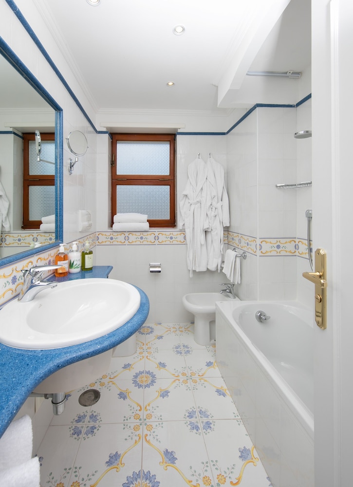 Hotel Syrene Capri 30/69