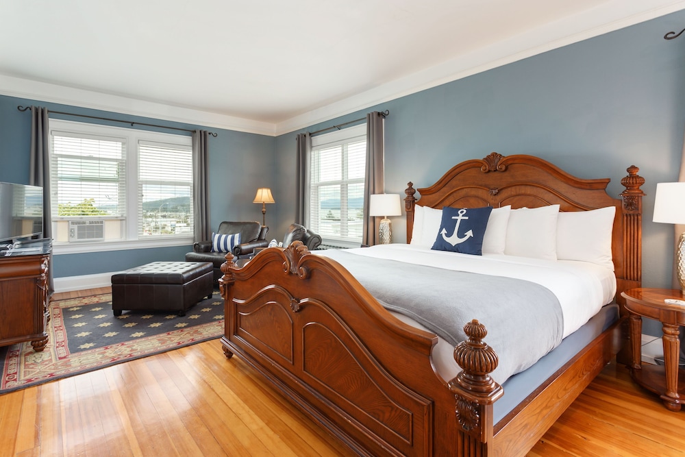 Nantucket Inn 4/50
