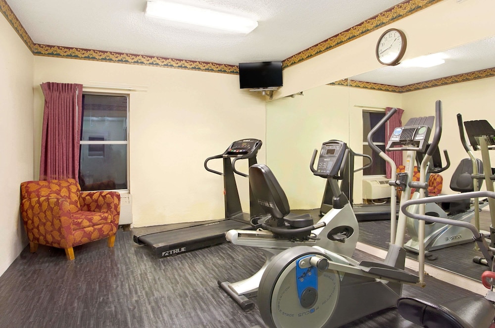 Days Inn Suites By Wyndham Ridgeland 17/32