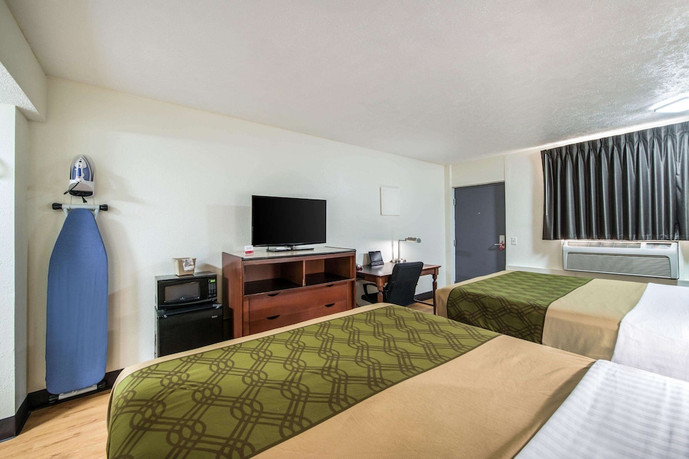 Rodeway Inn St. Joseph MI 11/20