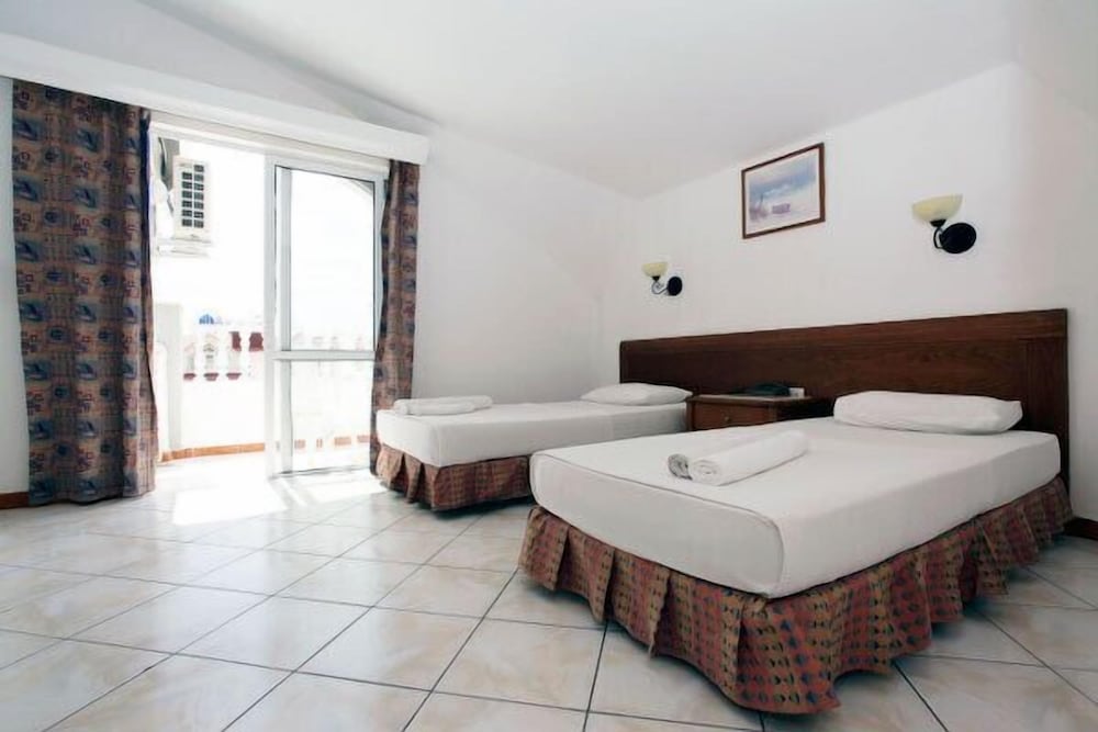 Two Seas Hotel 15/50