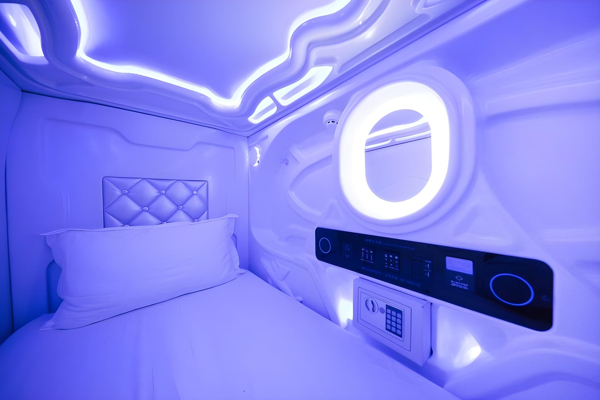 Female Dorm, 8 People
