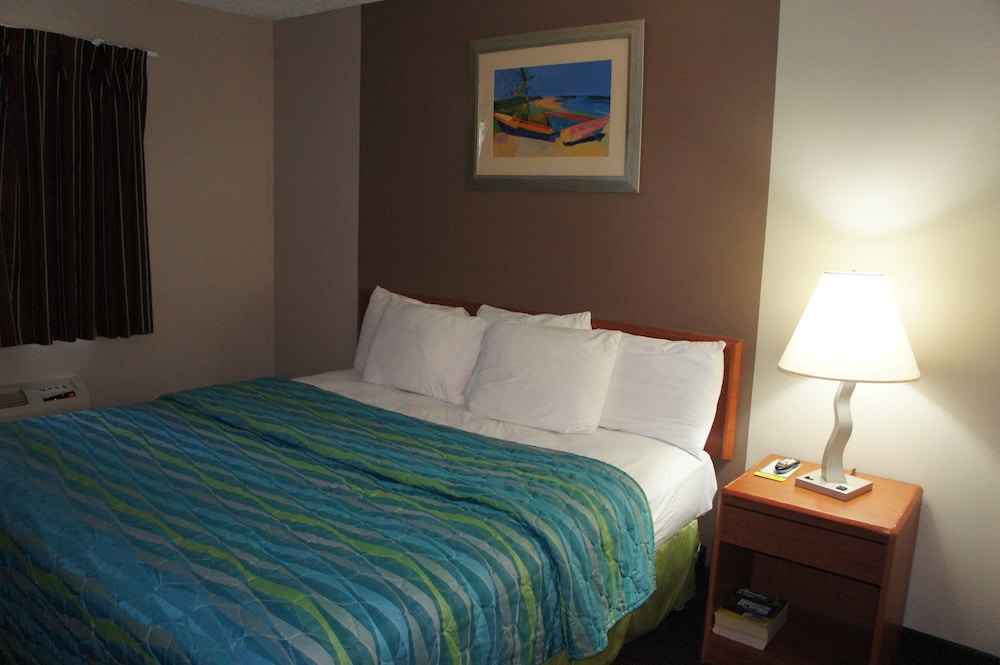 Coratel Inn and Suites Maple Grove 25/50