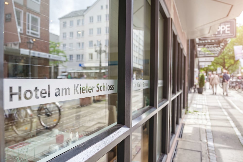 Hotel Am Kieler Schloss Kiel By Premiere Classe 2/33