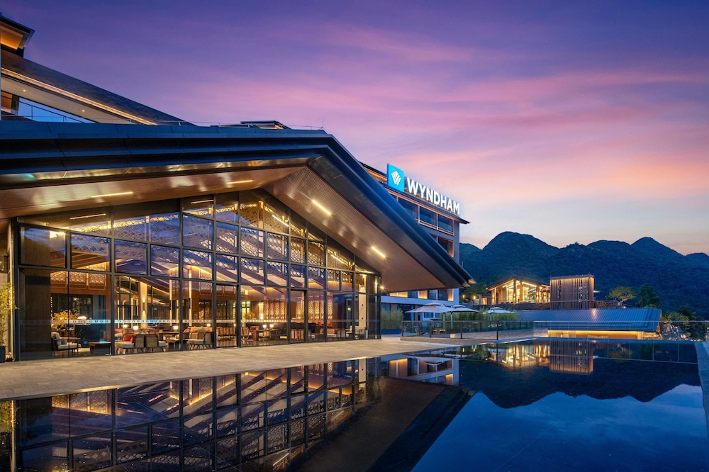 Wyndham Qingyuan Lianzhou Hot Spring Resort 1/24