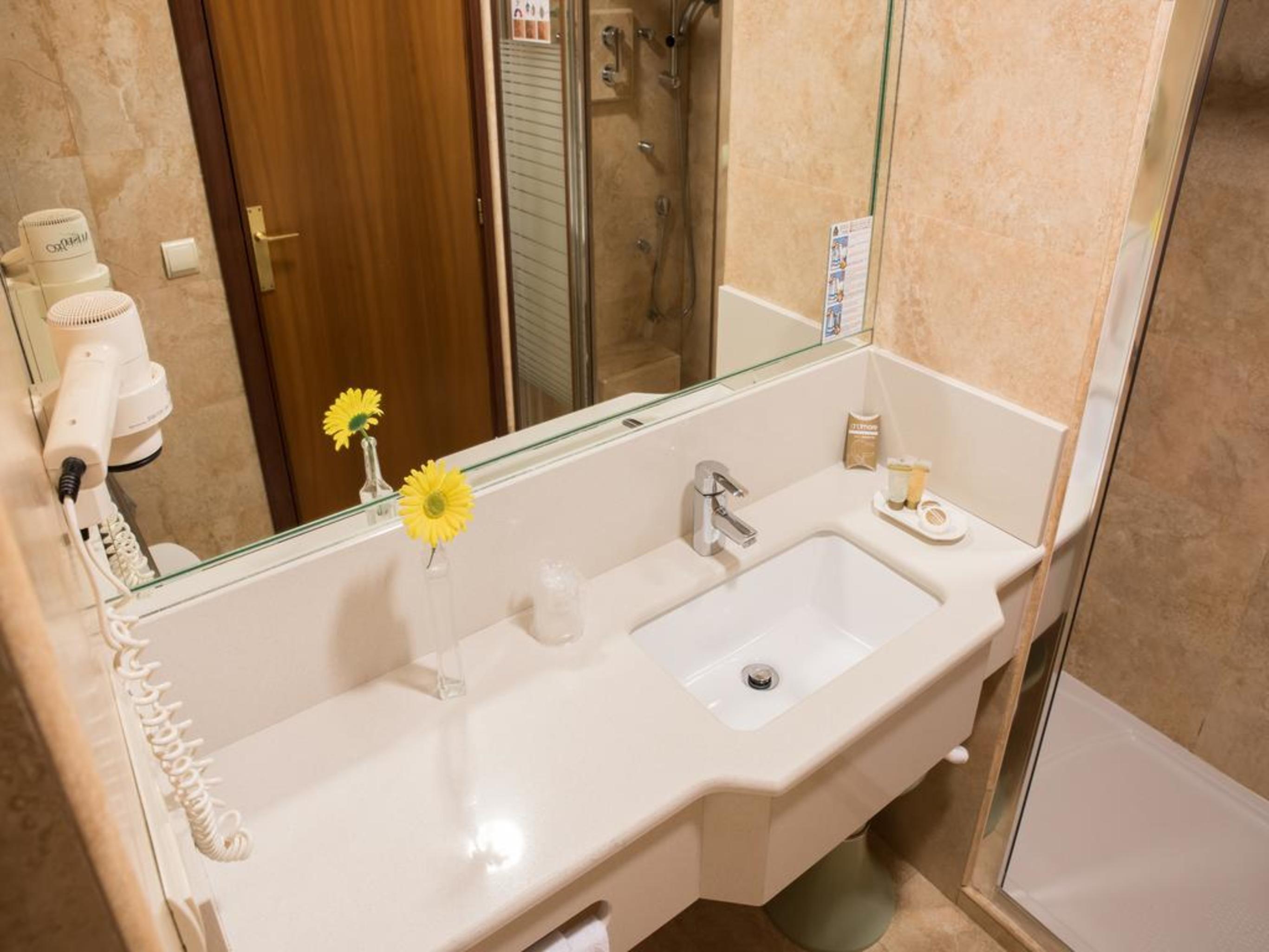 Ar Galetamar Hotel 15/16