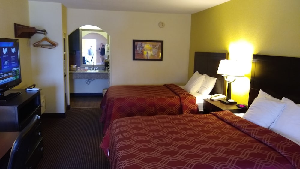 Econo Lodge Inn & Suites West - Energy Corridor 18/43
