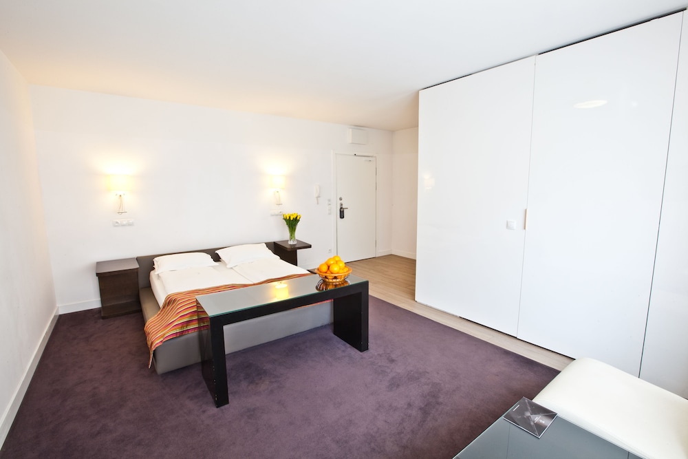 PLATINUM PALACE APARTMENTS 26/46