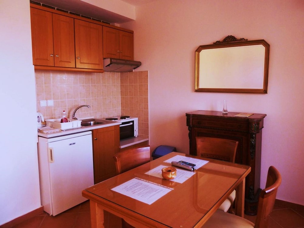 Milia Bay Hotel and Apartments 14/32