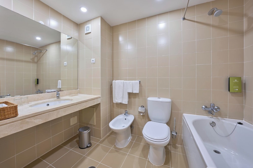 Caloura Hotel Resort 50/50