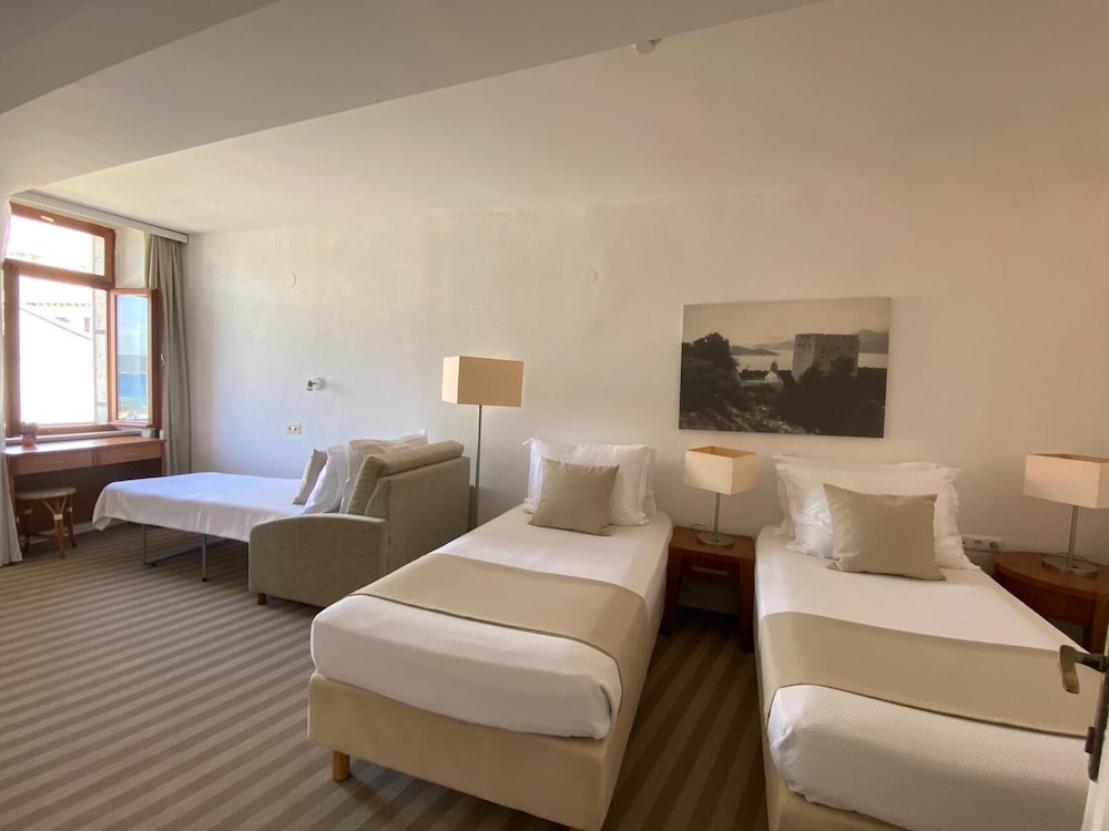 Hotel Glavovic 25/53