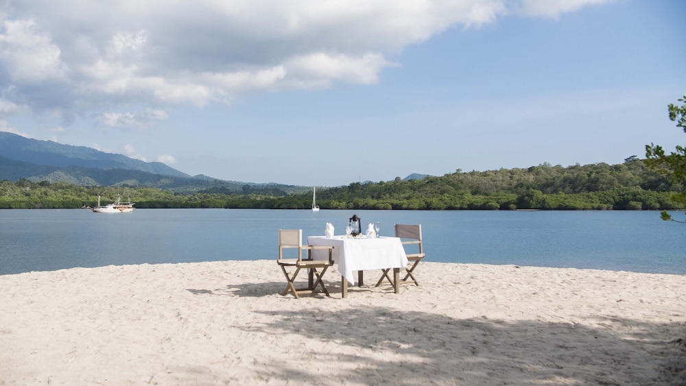 Menjangan Dynasty Resort 64/73