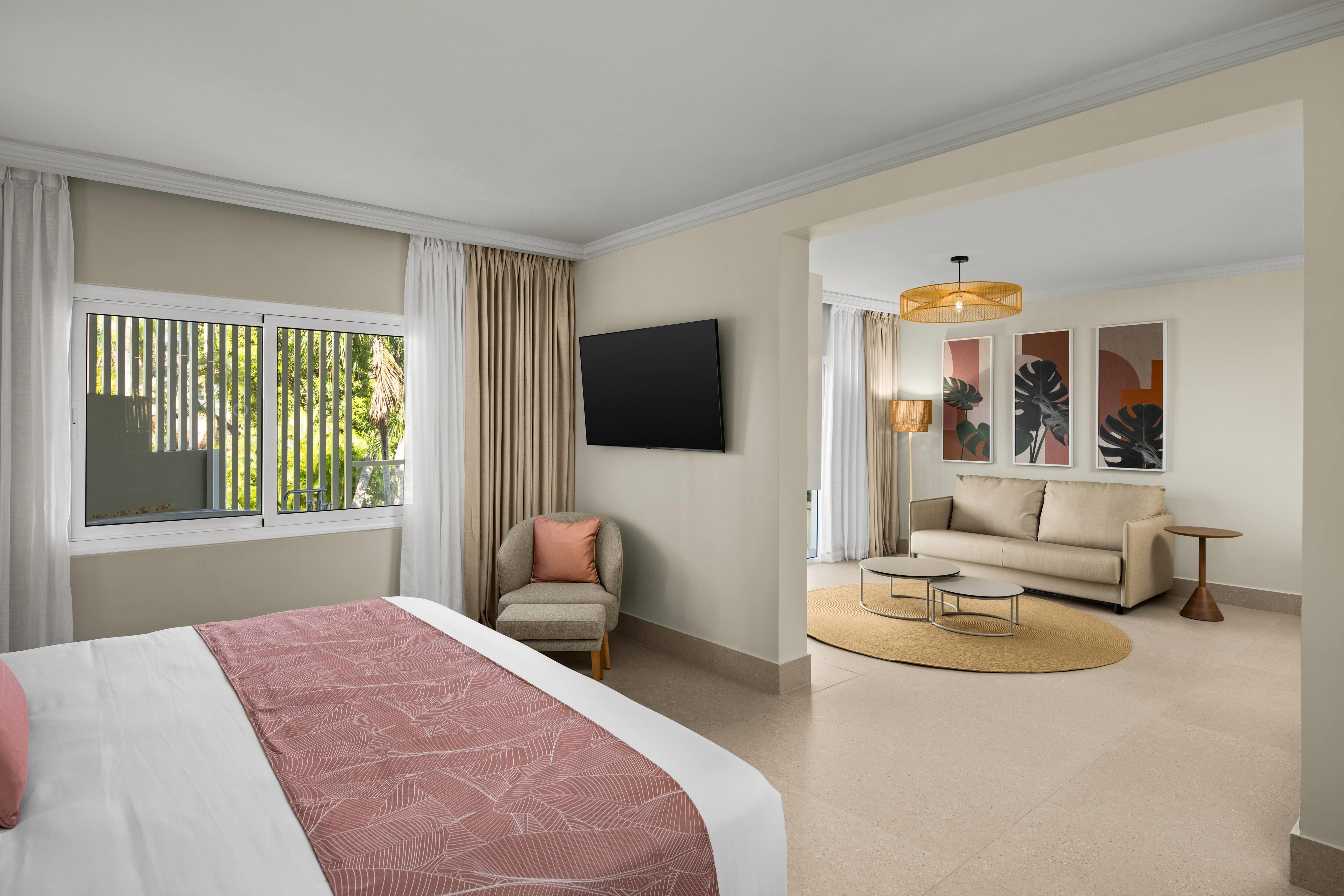 CJTV Club Jr Suite 2 Double BedsTropical View