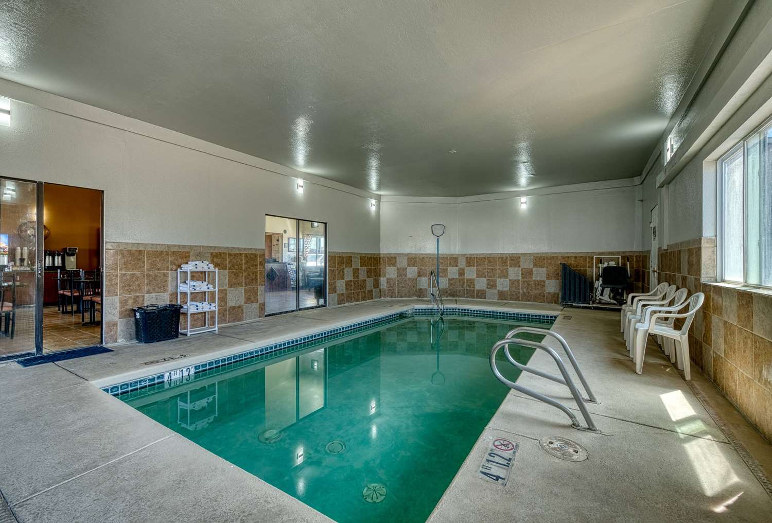 Super 8 By Wyndham Alamosa 33/51