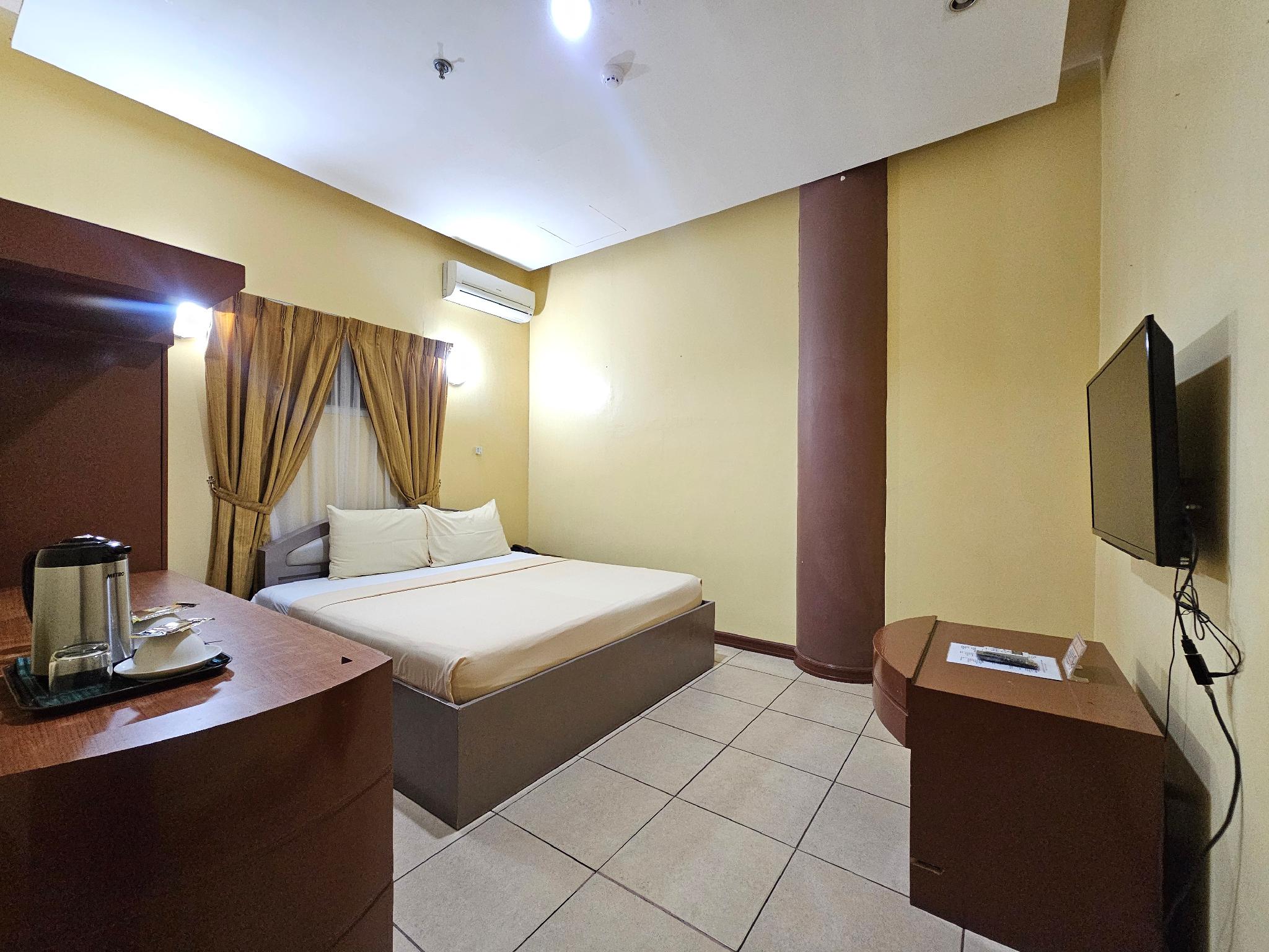 Standard, Double or Twin Bed, No Window