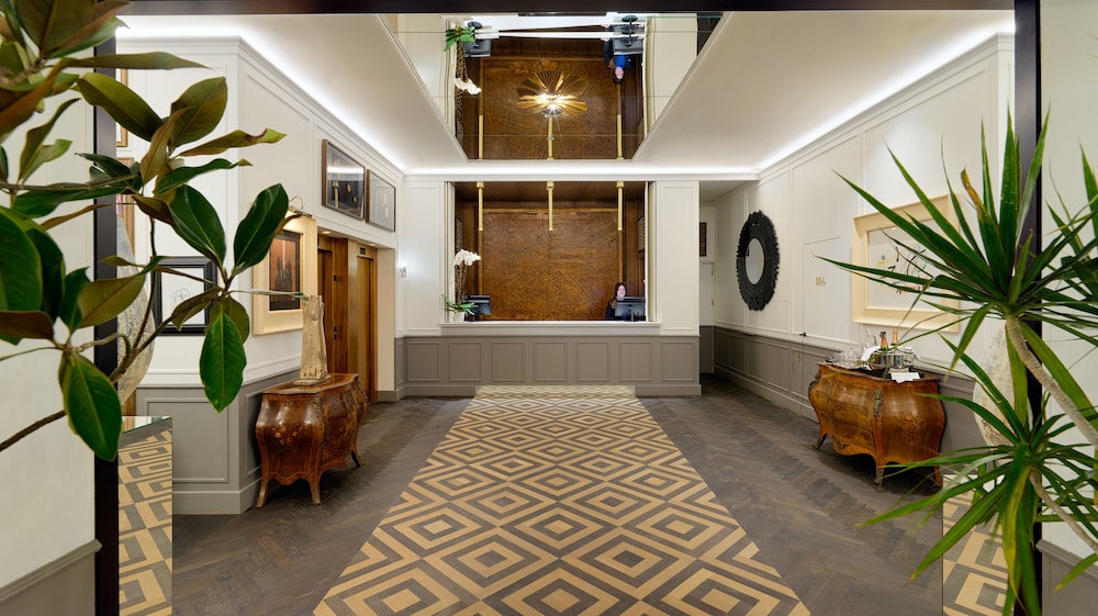 Lobby at H10 Madison, BARCELONA
