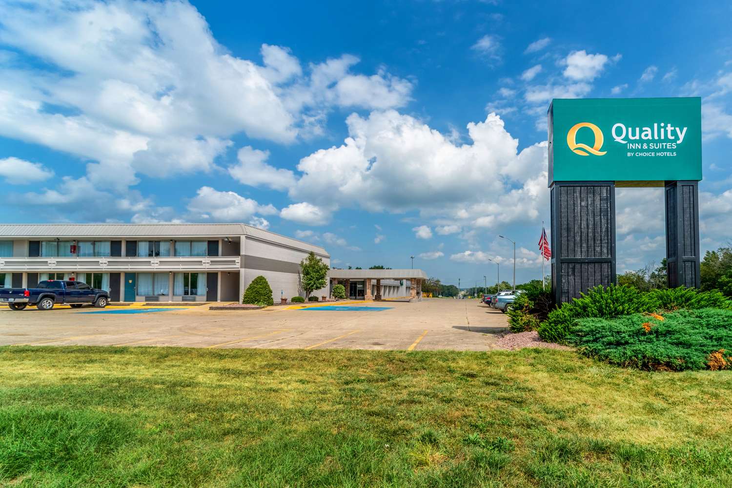 Quality Inn & Suites Vandalia near I-70 and Hwy 51 3/30