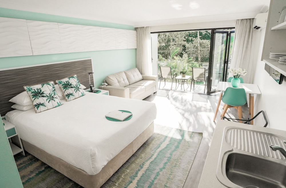 Premier, Studio, Queen Bed, Pool View, Pool Side, Sofa