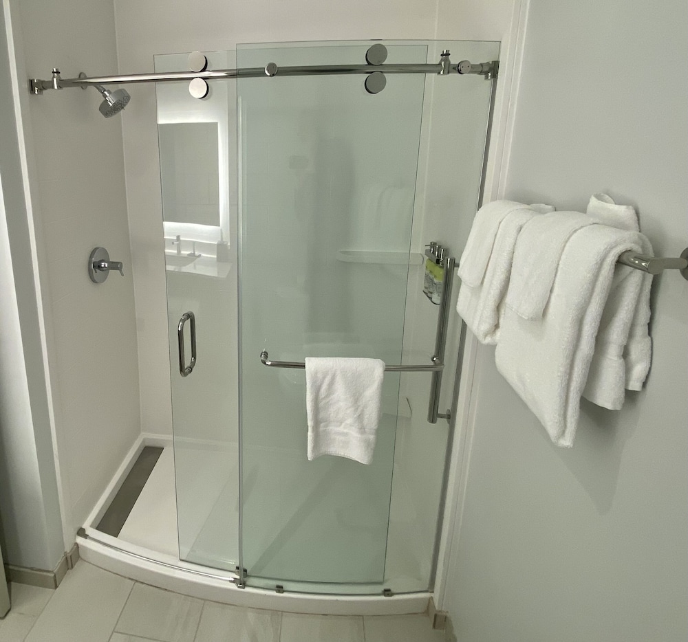 غرفة قياسية بسرير كينج بإطلالة على المدينة، Holiday Inn Express And Suites Dahlonega University Area, an IHG Hotel 4/5
