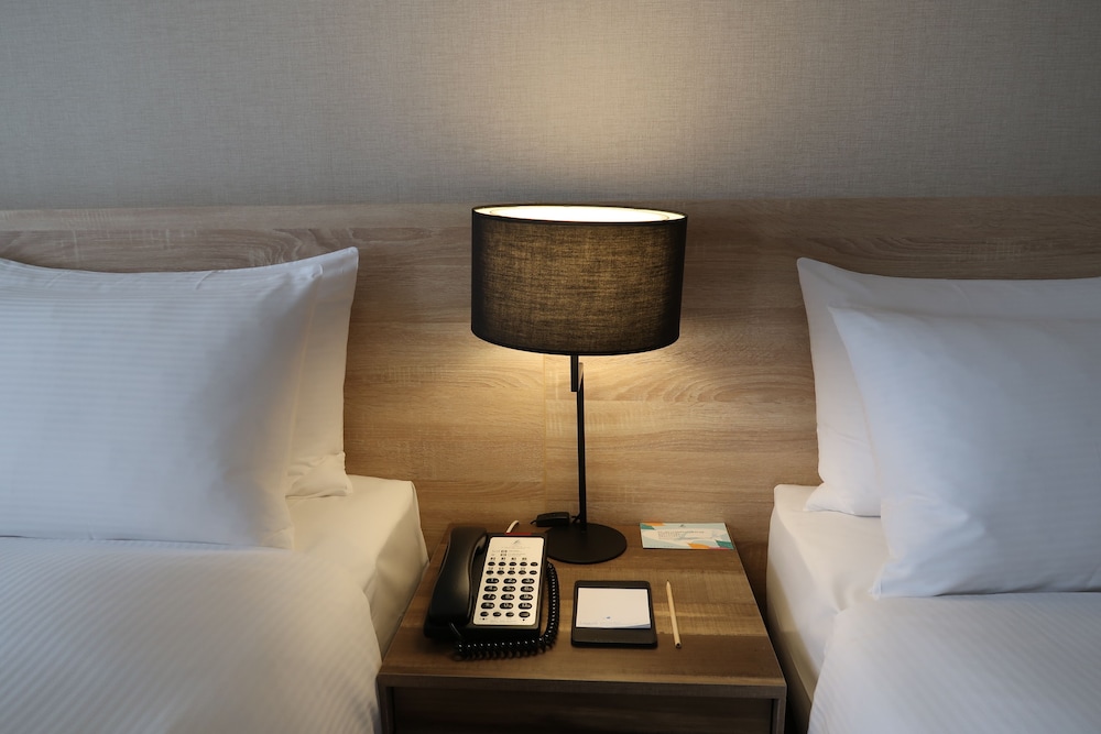 The HO Hotel 33/60