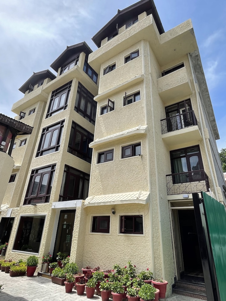 Hotel SADAF 4/45