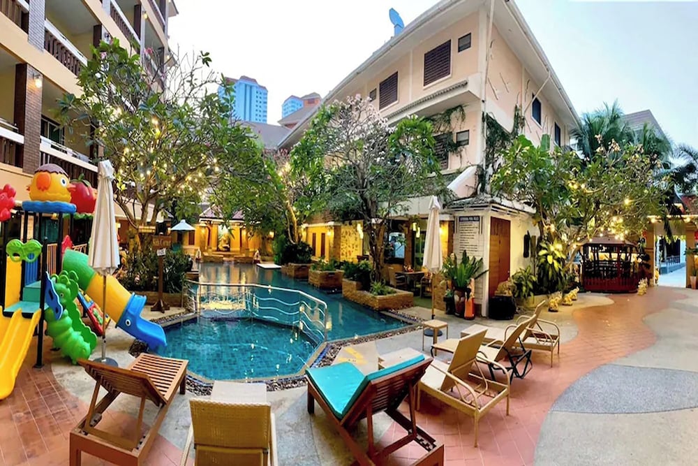 Aiyaree Place Hotel 66/75