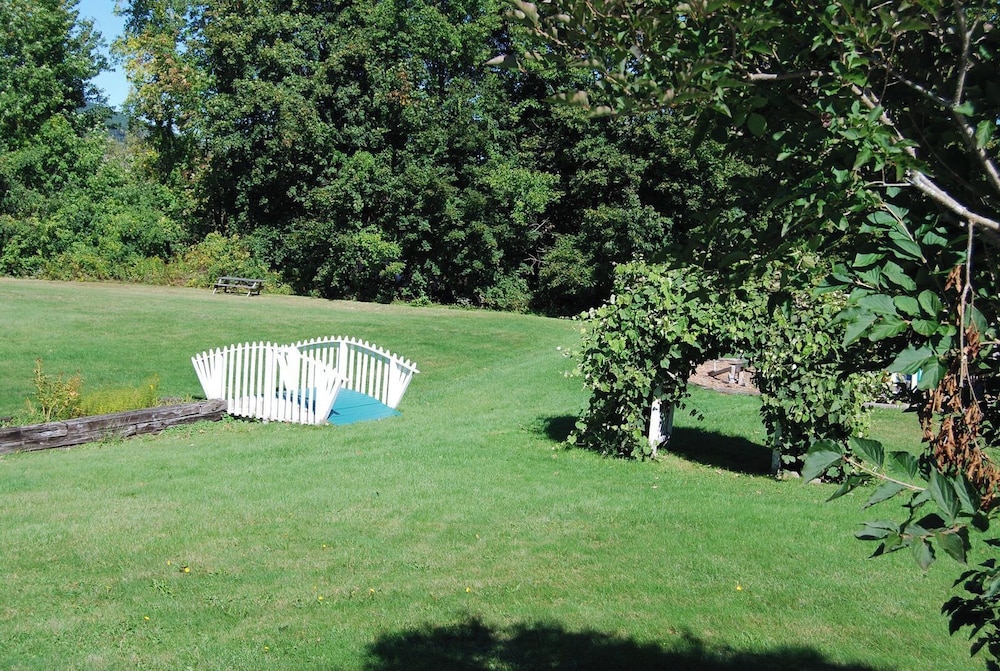 CEDAR CREST INN 19/24