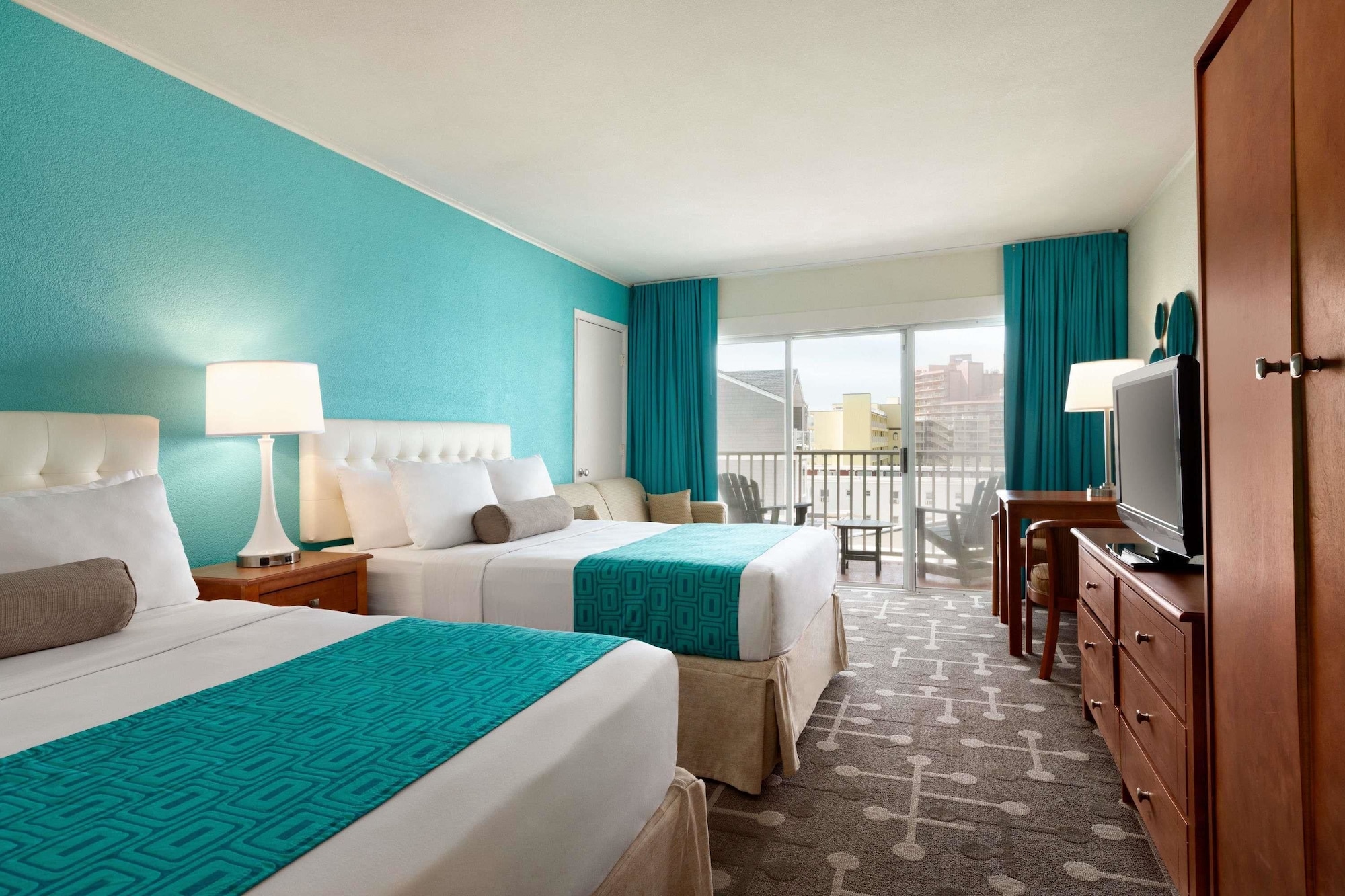 غرفة بسريرين مزدوجين بإطلالة جزئية على البحر، Howard Johnson By Wyndham Ocean City Oceanfront 2/7