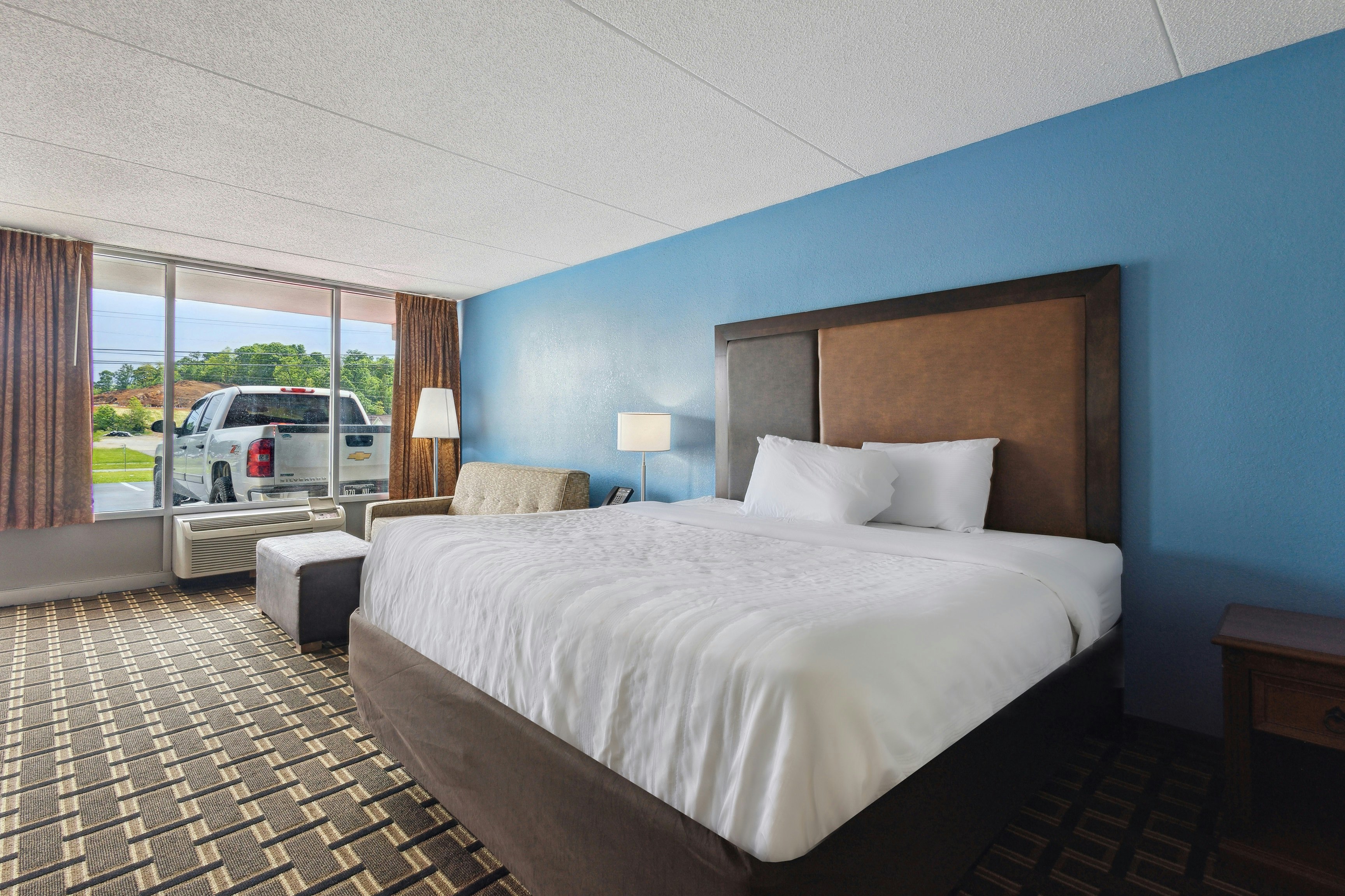 Relax inn by OYO Greeneville Near Hwy US-321 17/40