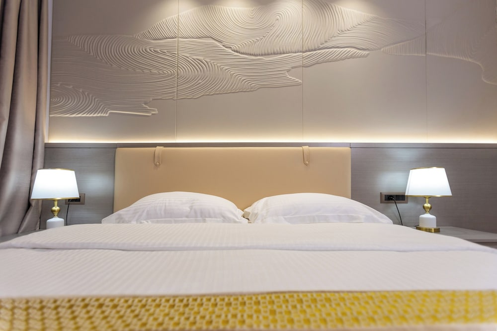 Grand Hotel Europa 12/50