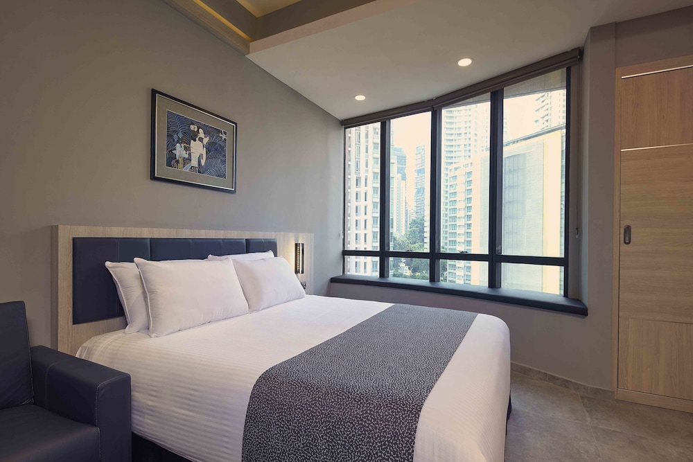STUDIO, QUEEN BED