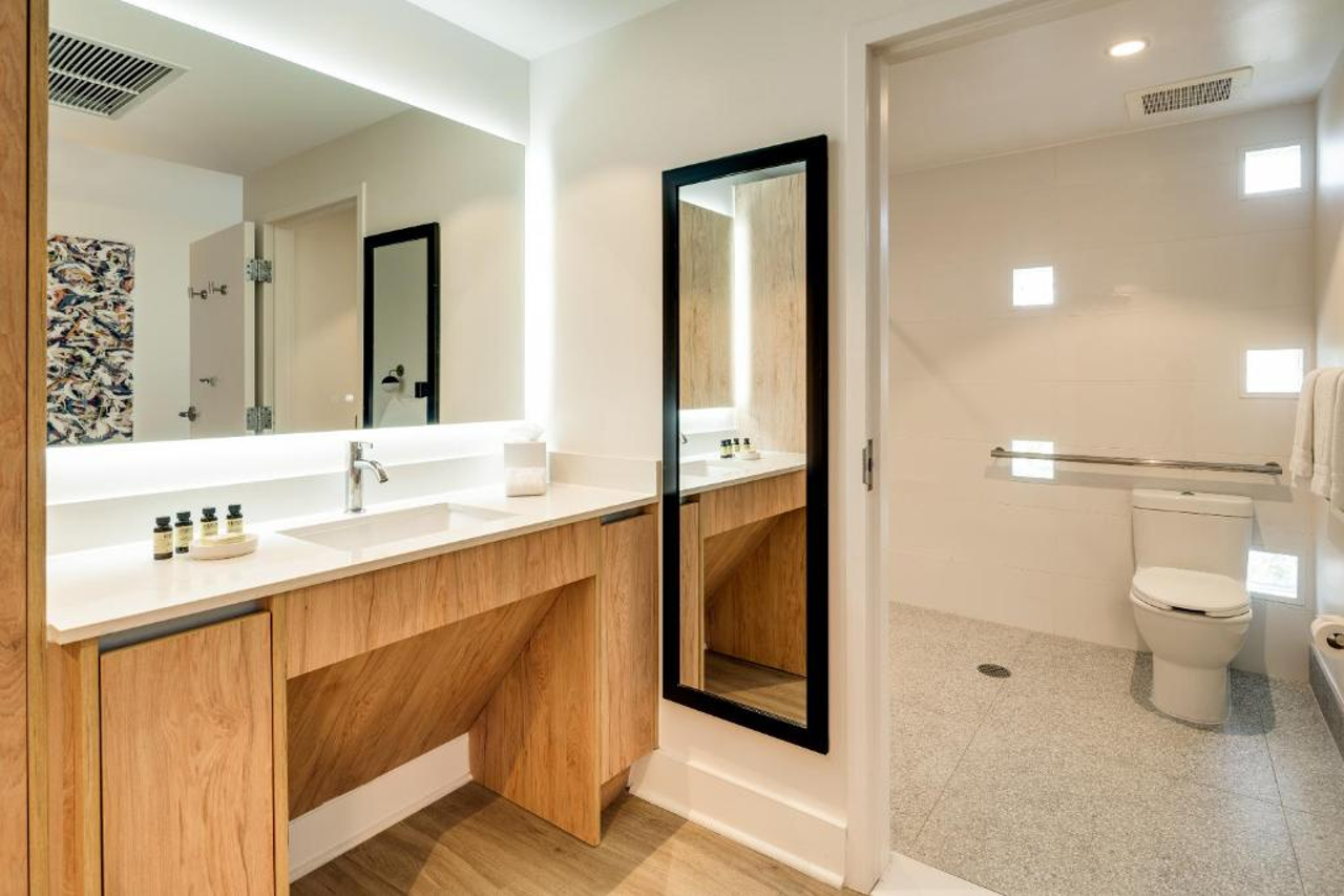 Kenmore Village Hotel, South Beach 43/43