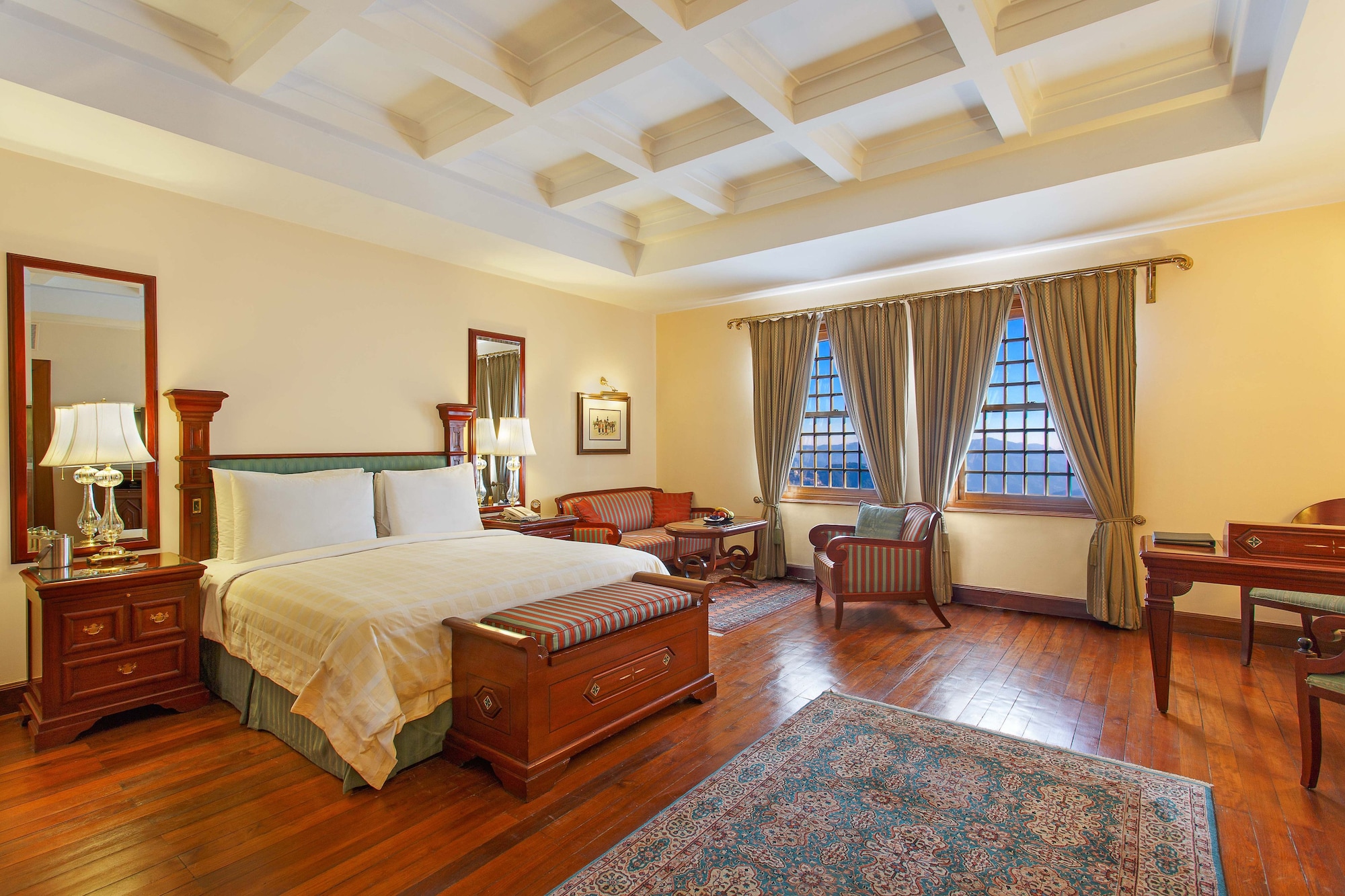 Premier, King Bed, Valley View