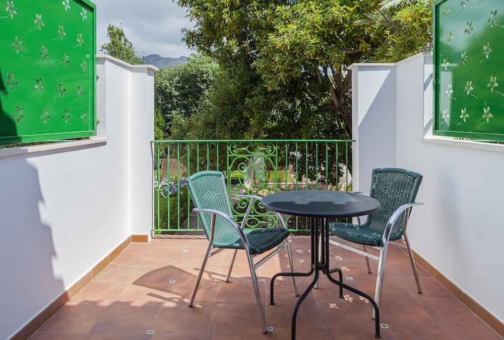 Ad Hoc Vitae Retreats & Health 13/20