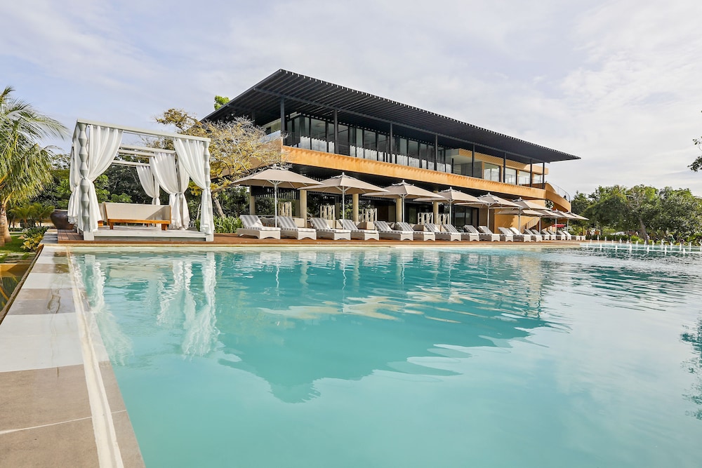 Amorita Resort 7/75