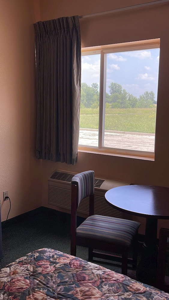 Highland Inn Peculiar 23/52