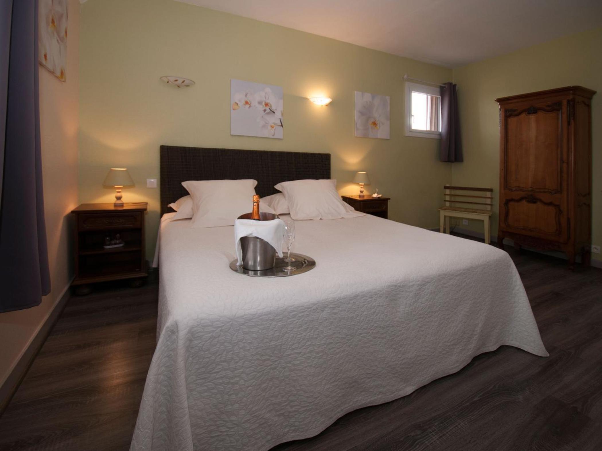 HOTEL LE COQ HARDI 17/51