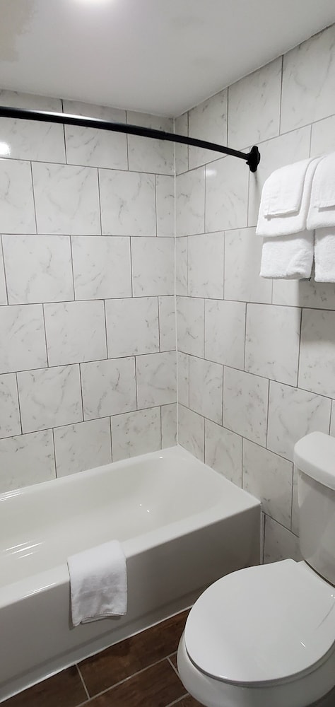 Travelodge by Wyndham Livonia/Canton/Novi Detroit Area 20/22