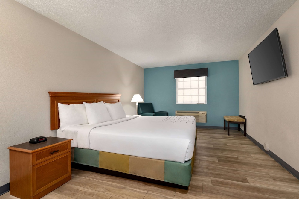 La Quinta Inn by Wyndham Columbus Airport Area 17/62